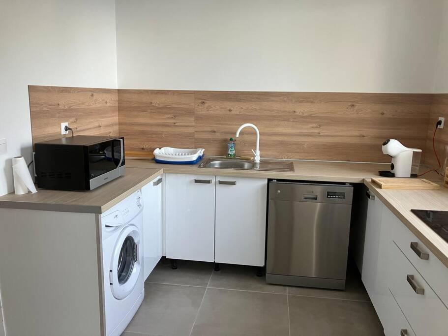 Appartement T4 Terrasse Et Vue Istres Luaran gambar